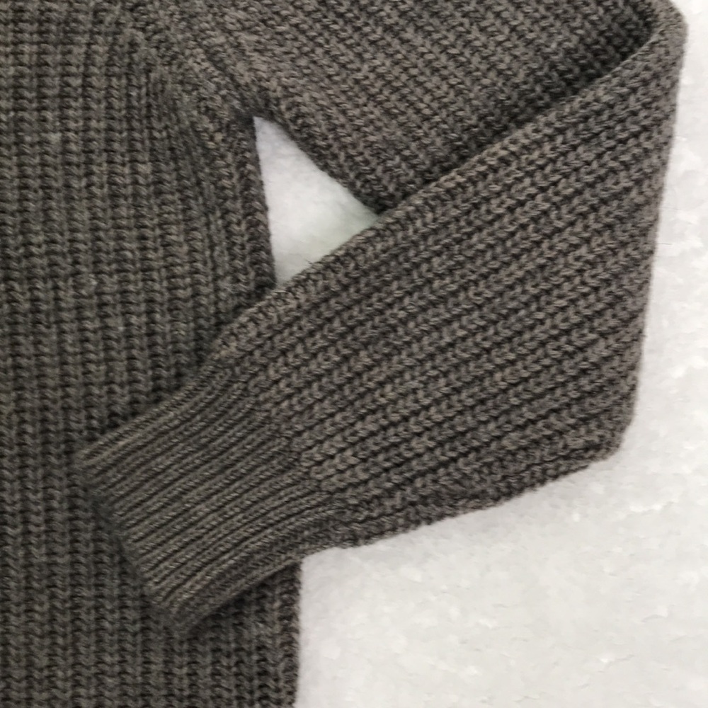 Brandy Melville Gray Crew Neck Sweater - Picture 5 of 5